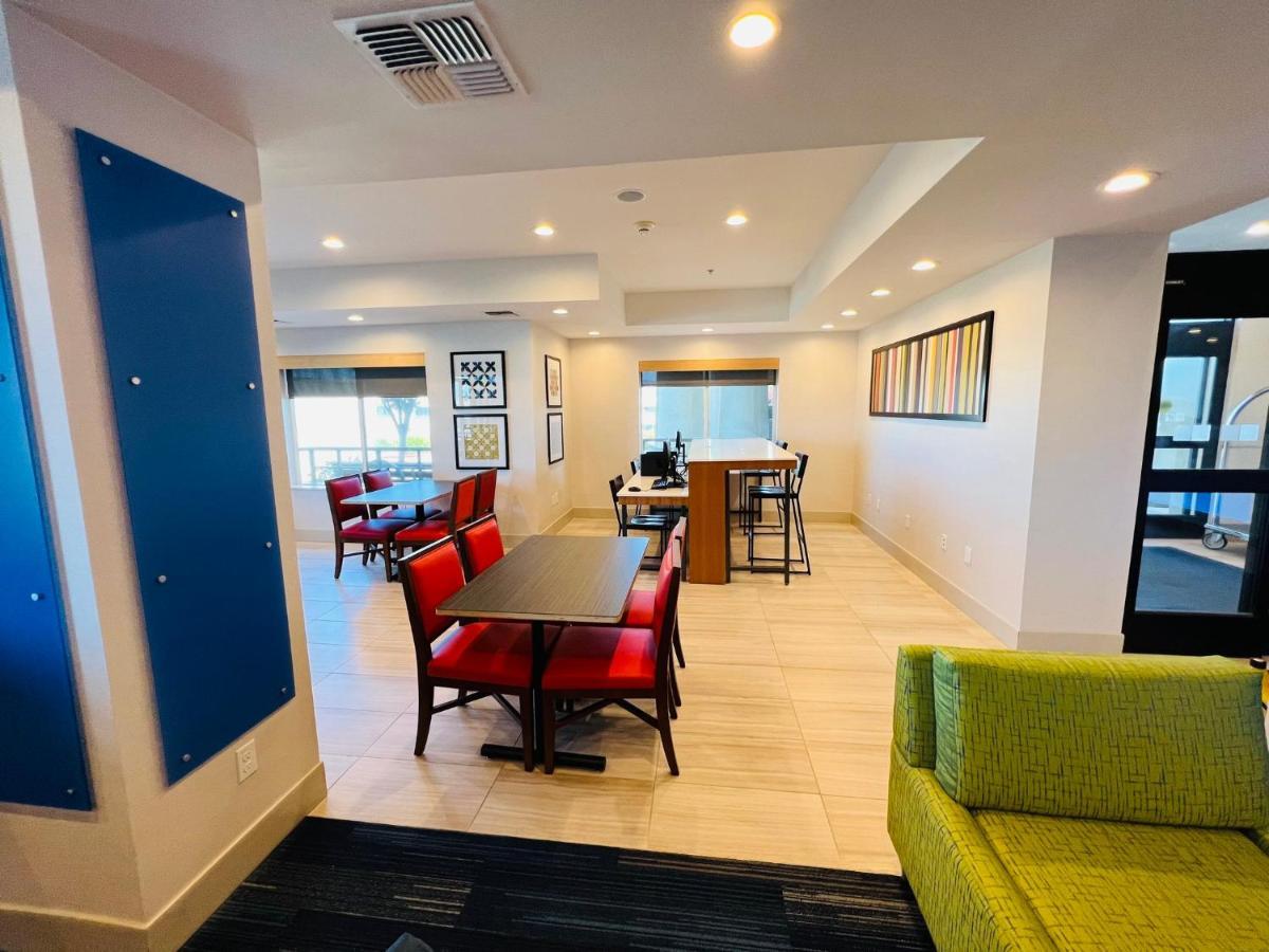 Holiday Inn Express & Suites Salinas By Ihg Exteriér fotografie