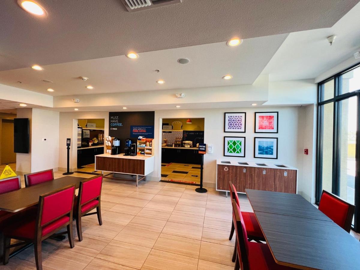 Holiday Inn Express & Suites Salinas By Ihg Exteriér fotografie