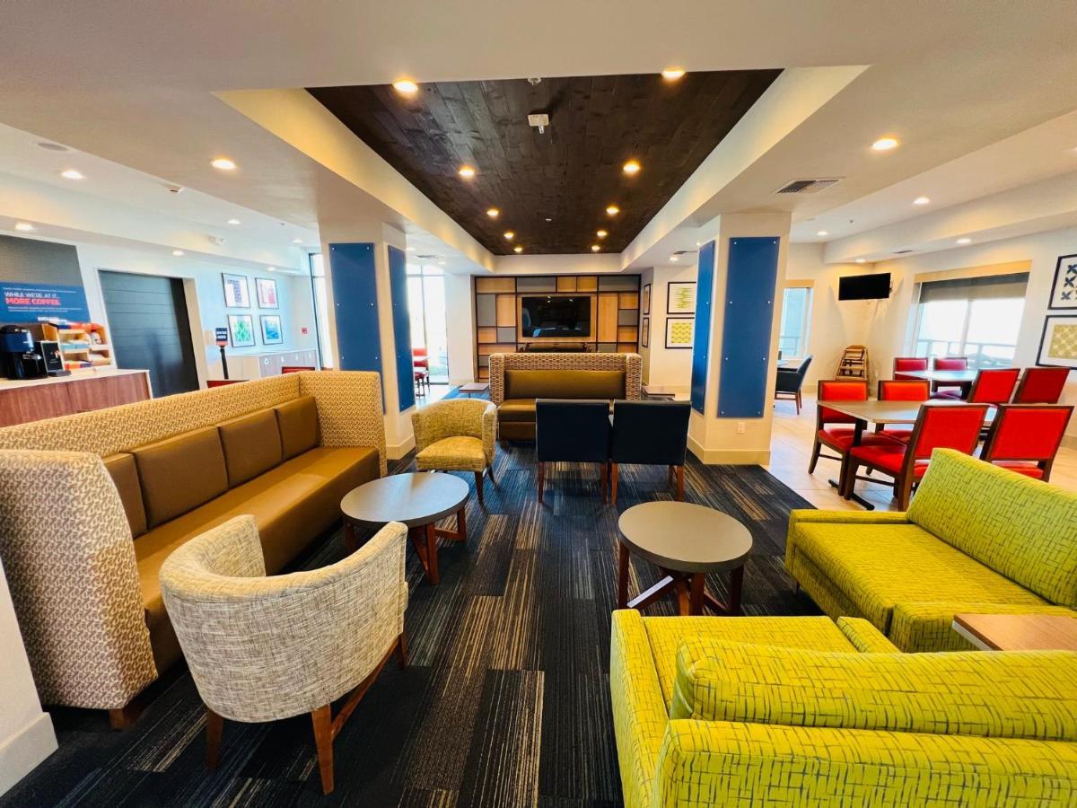 Holiday Inn Express & Suites Salinas By Ihg Exteriér fotografie