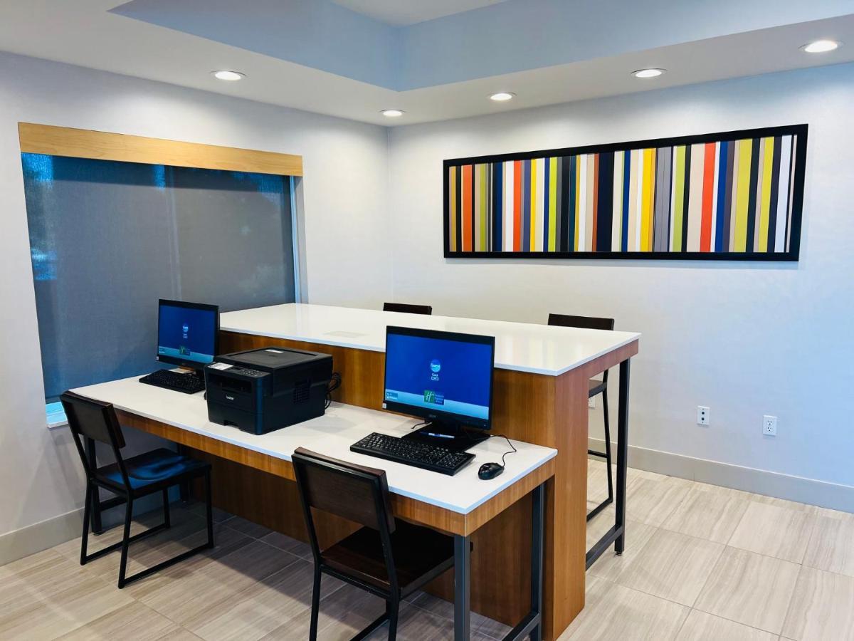 Holiday Inn Express & Suites Salinas By Ihg Exteriér fotografie